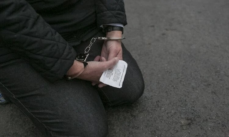 No Irã, os cristãos costumam ser presos e condenados por "crime" contra a segurança nacional (foto representativa)