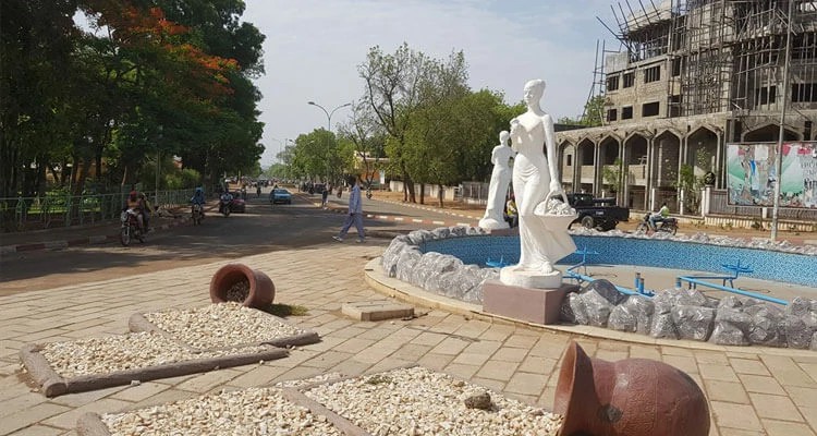 Rua próxima à casa da família de Sadia, onde ela foi mantida à força durante uma semana