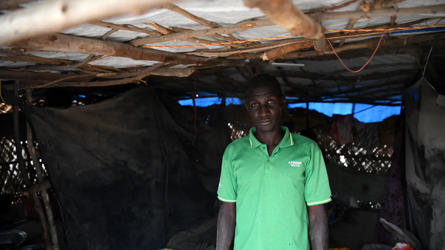 Pastor Soré luta pela sobrevivência da família, de órfãos e outras pessoas de sua antiga vila em Burkina Faso
