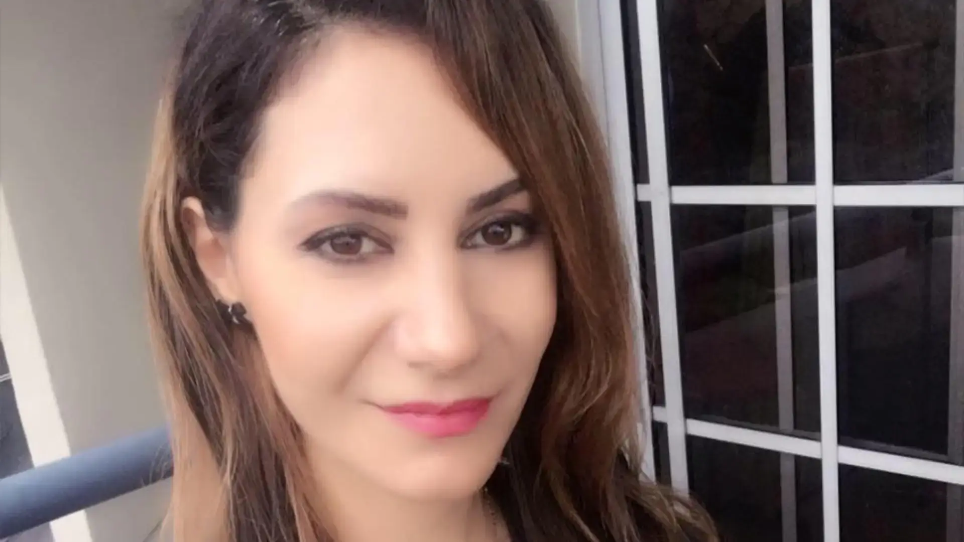 Após ser liberta, Laleh Saati ainda está proibida de viajar durante dois anos (Foto: Article 18)
