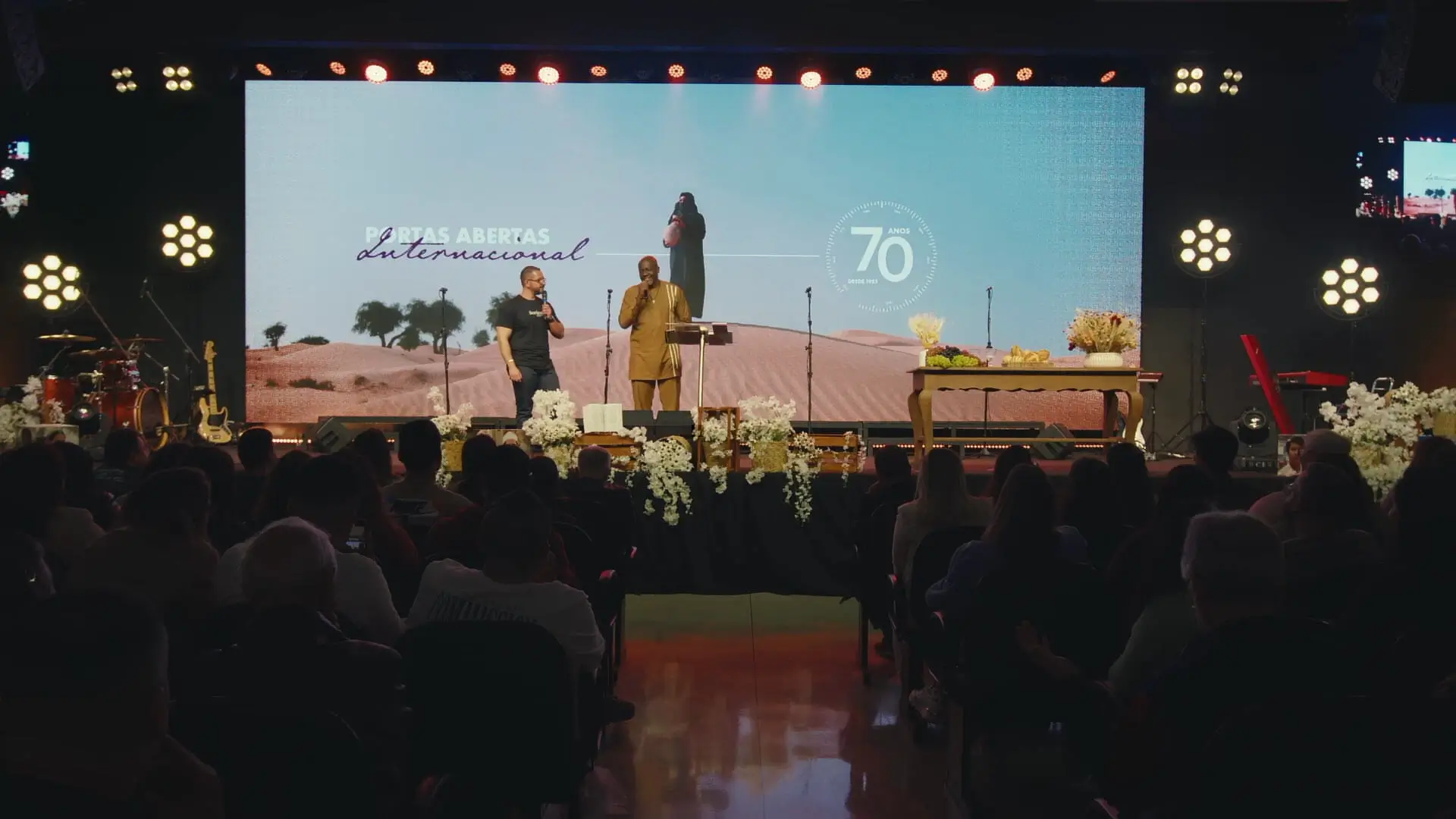 O pastor Fred Williams compartilhou sobre a Igreja Perseguida na Nigéria durante o culto de celebração dos 70 anos da Portas Abertas Internacional