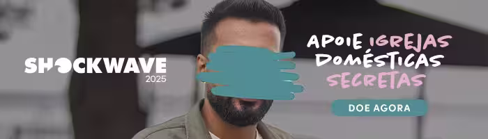 Homem com o rosto riscado, representando a #igrejasemrosto