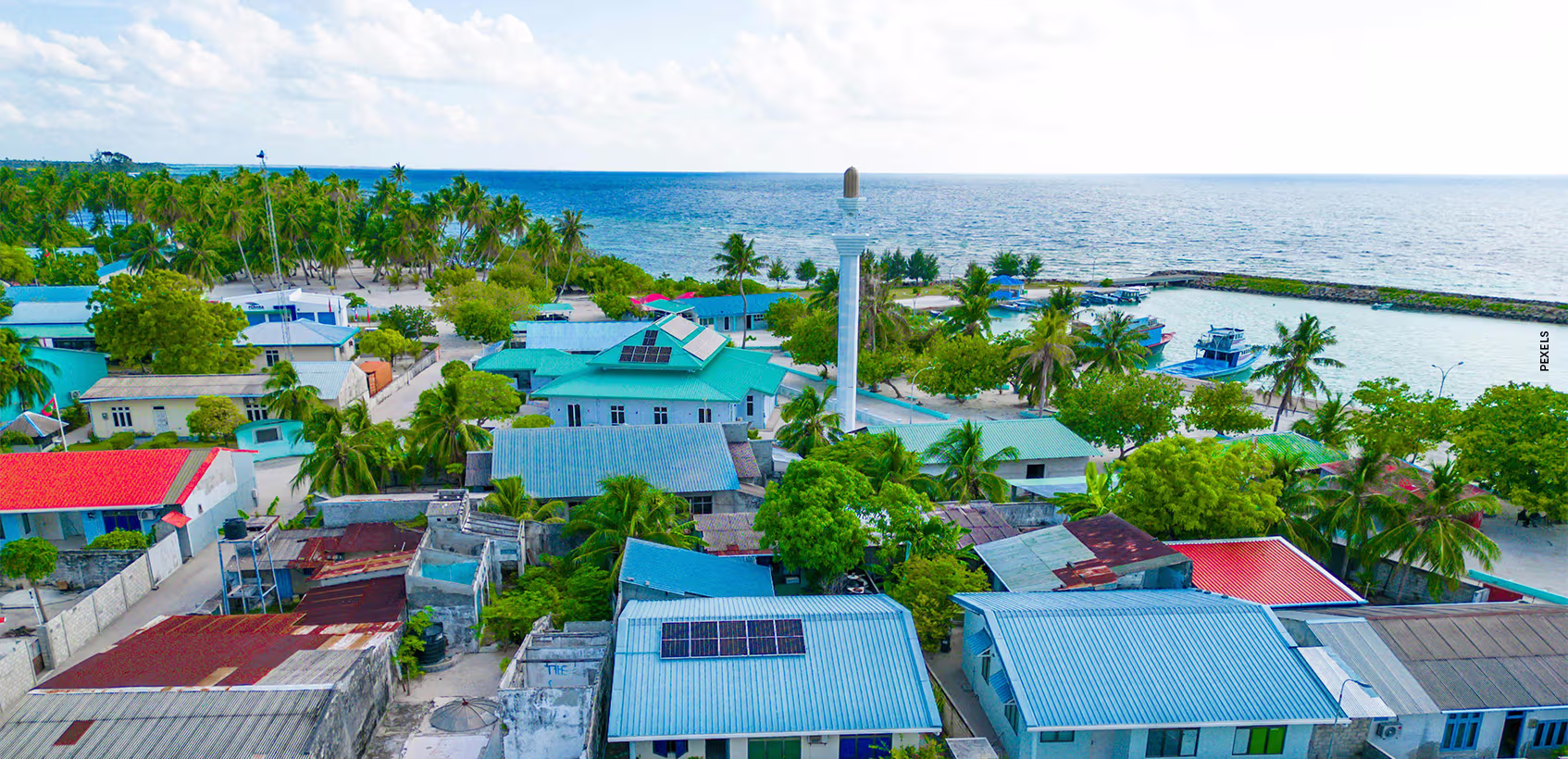 Visão aérea de uma cidade nas Maldivas