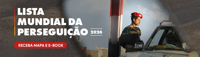 Soldado fiscaliza carro na fronteira, da mesma maneira como aconteceu com o Irmão André