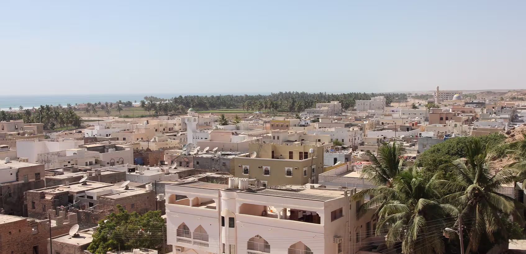 Visão aérea de cidade no Omã